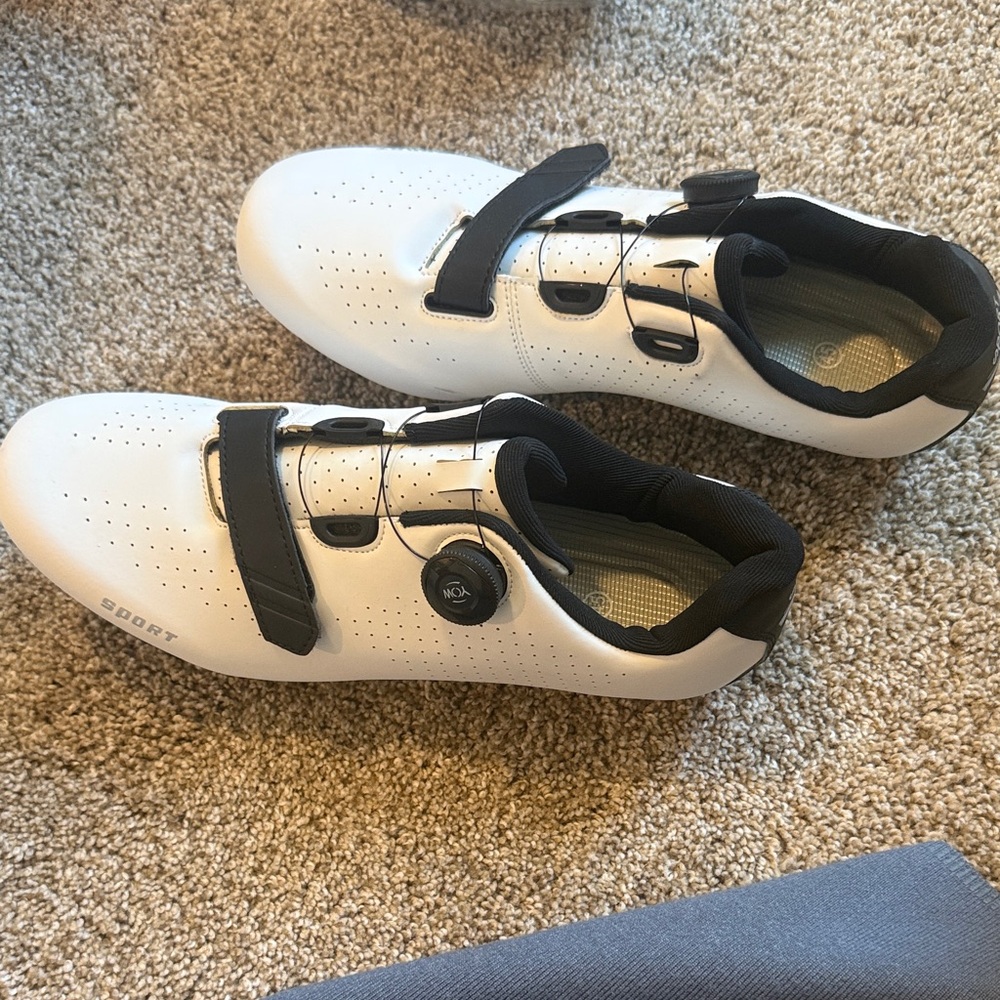 Men's White and Black Cycle Shoes - Never Worn